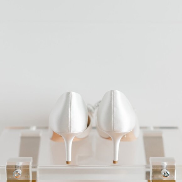 Badgley Mischka Meilani White Satin 7 Women's Classic Bridal Heels Bow Kitten - Picture 4 of 15